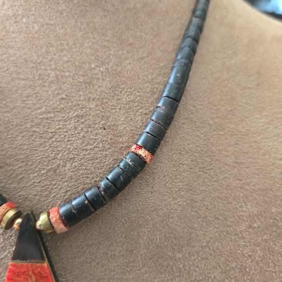 Vintage  Shell Native American Heishi and Red Coral‎ Inlay Triangle Necklace 15" - Picture 4 of 6